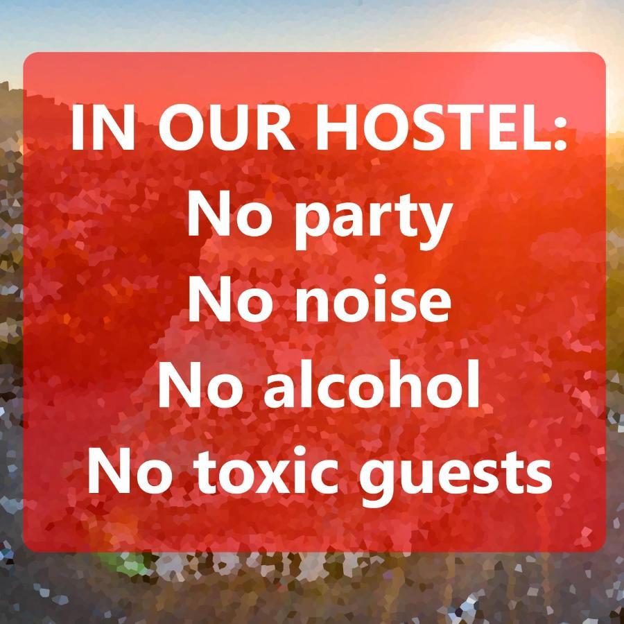 "No Party & Many Rules" Hostel N1 Sofya Dış mekan fotoğraf