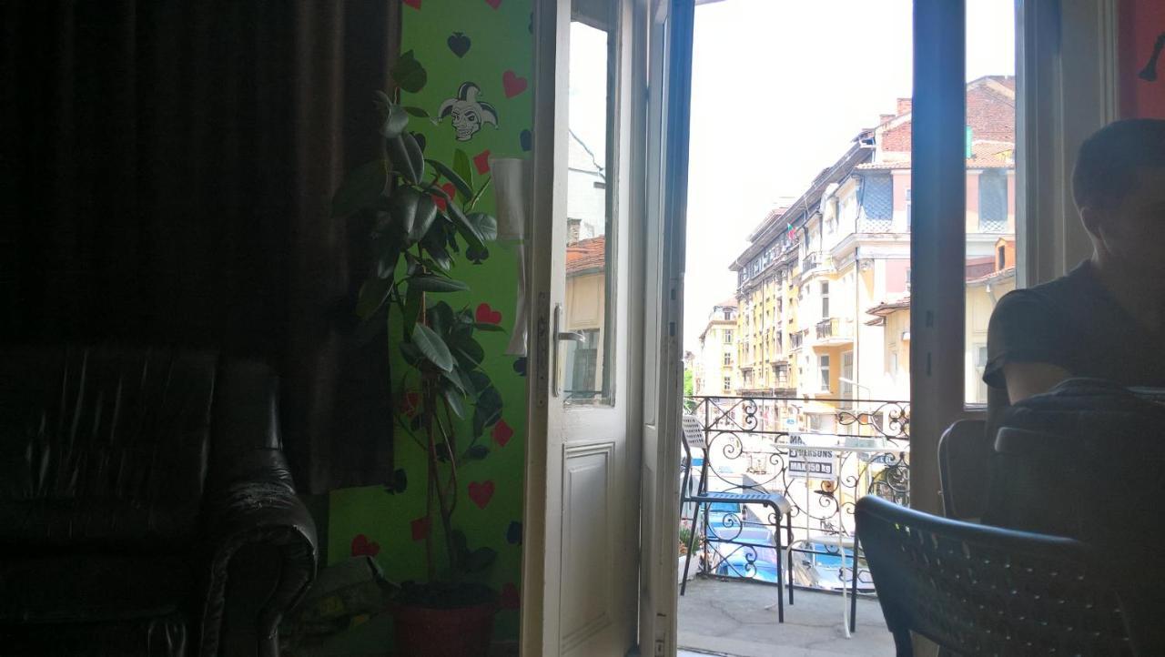 "No Party & Many Rules" Hostel N1 Sofya Dış mekan fotoğraf